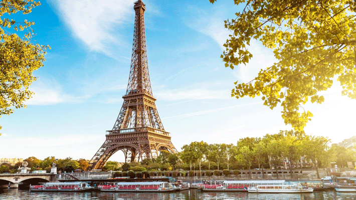 Tháp Eiffel - Biểu tượng của nước Pháp.