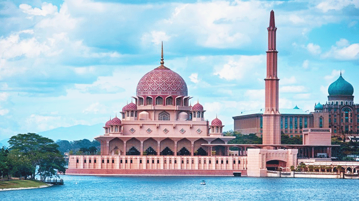 Nhà thờ Hồi giáo Putra trong khu thành phố mới Putrajaya.